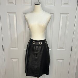 VS2 Vakko Vintage Rare Black 100% Genuine Leather Grommets Pencil Skirt Size 6